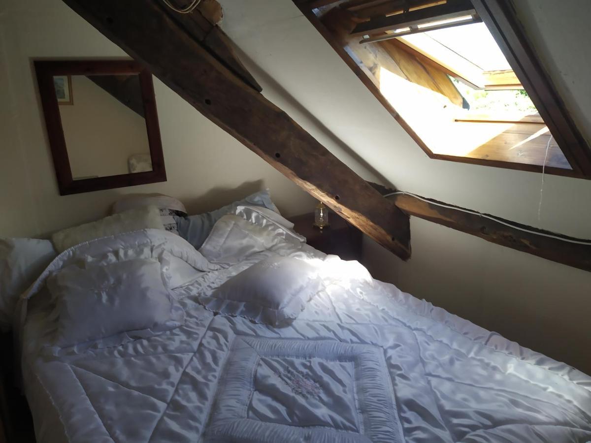 maison en granit bleue Lanhelin Extérieur photo