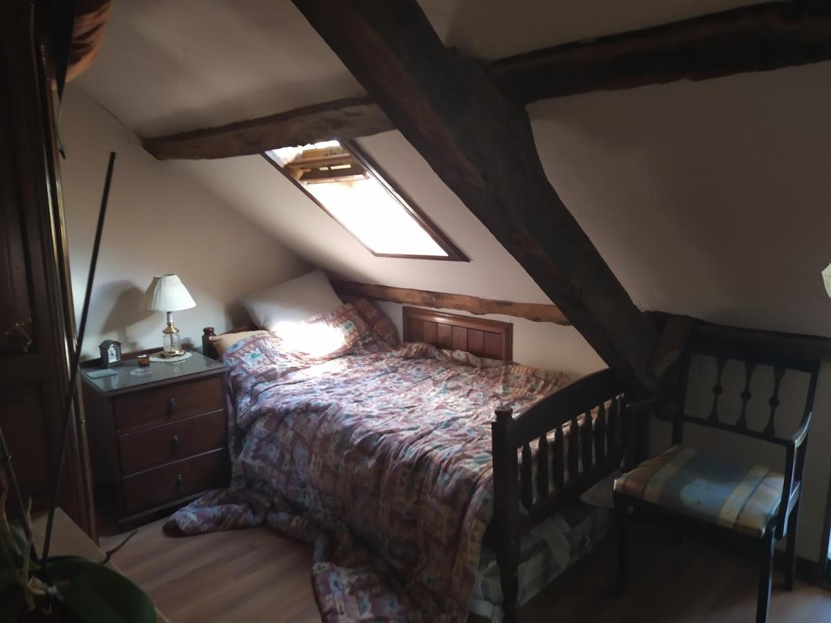 maison en granit bleue Lanhelin Extérieur photo