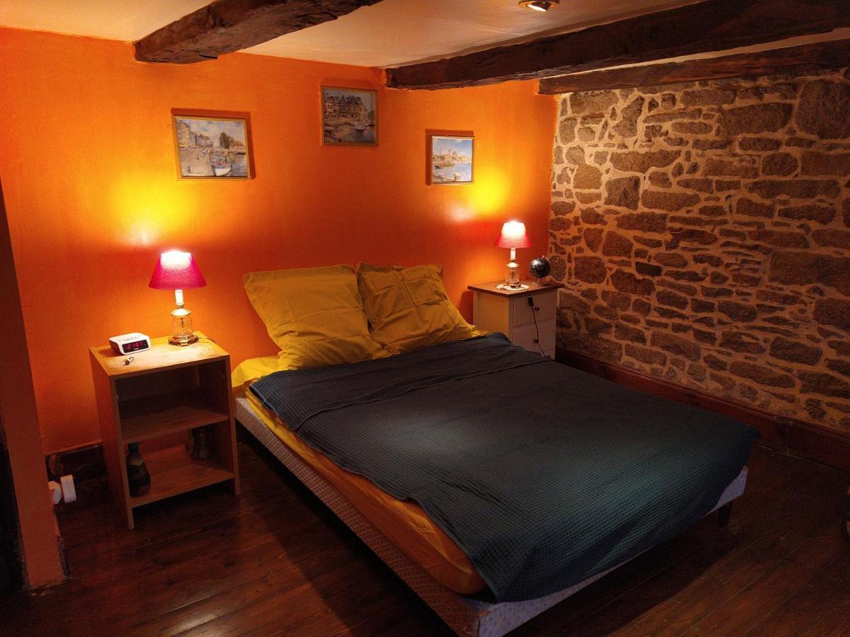 maison en granit bleue Lanhelin Extérieur photo
