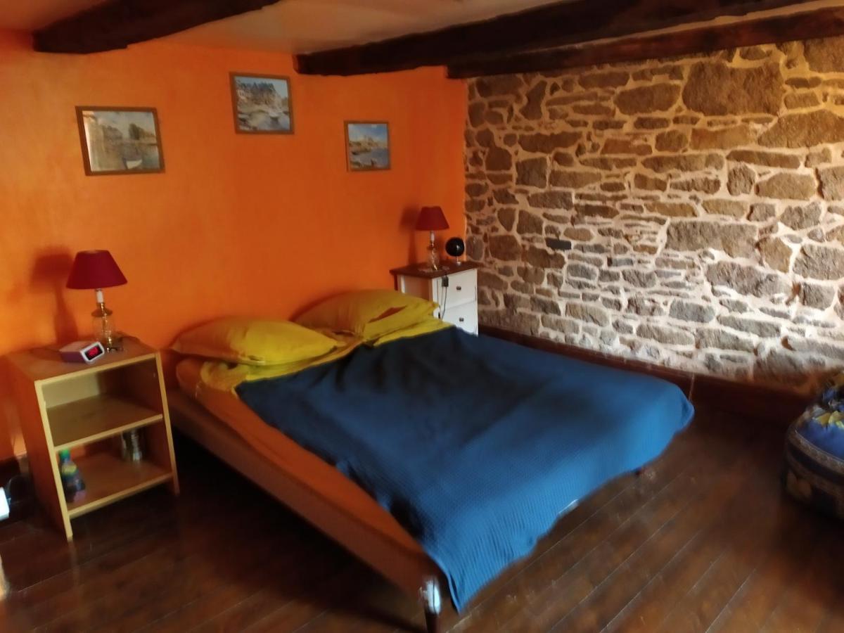 maison en granit bleue Lanhelin Extérieur photo