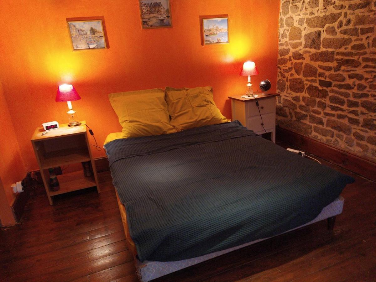 maison en granit bleue Lanhelin Extérieur photo