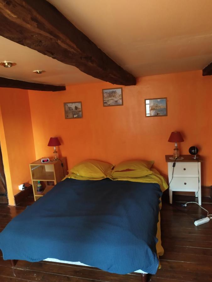 maison en granit bleue Lanhelin Extérieur photo