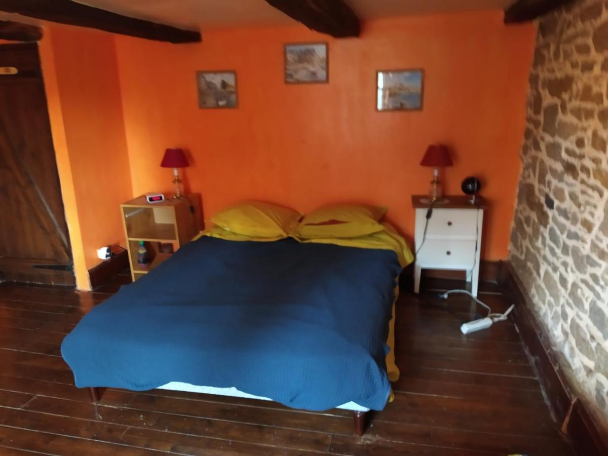 maison en granit bleue Lanhelin Extérieur photo