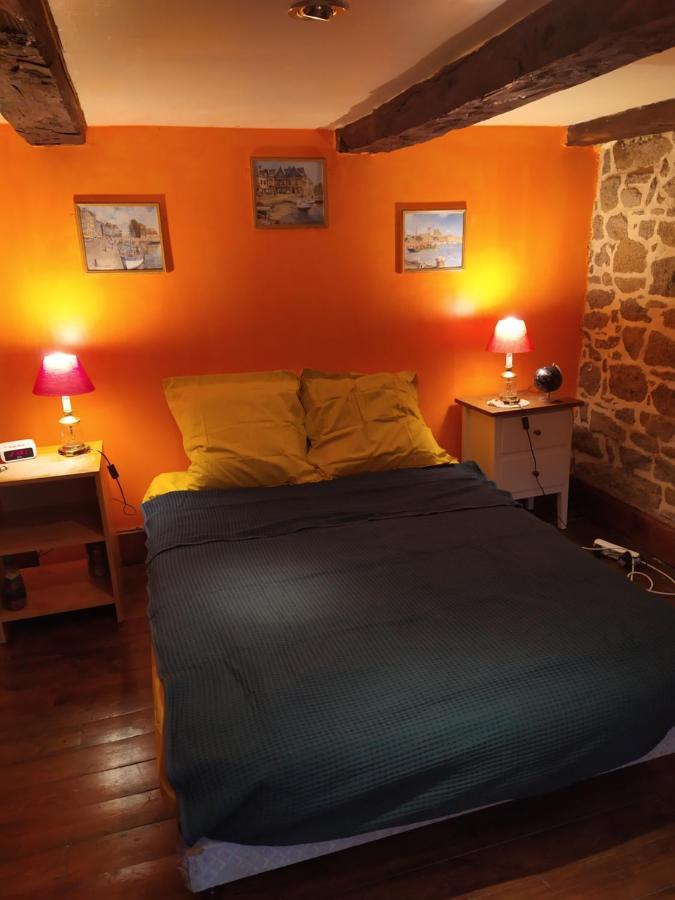 maison en granit bleue Lanhelin Extérieur photo